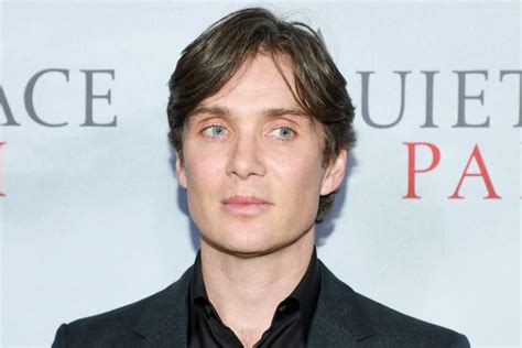 Cillian Murphy Says Oppenheimer Sex Scenes Were Awkward。